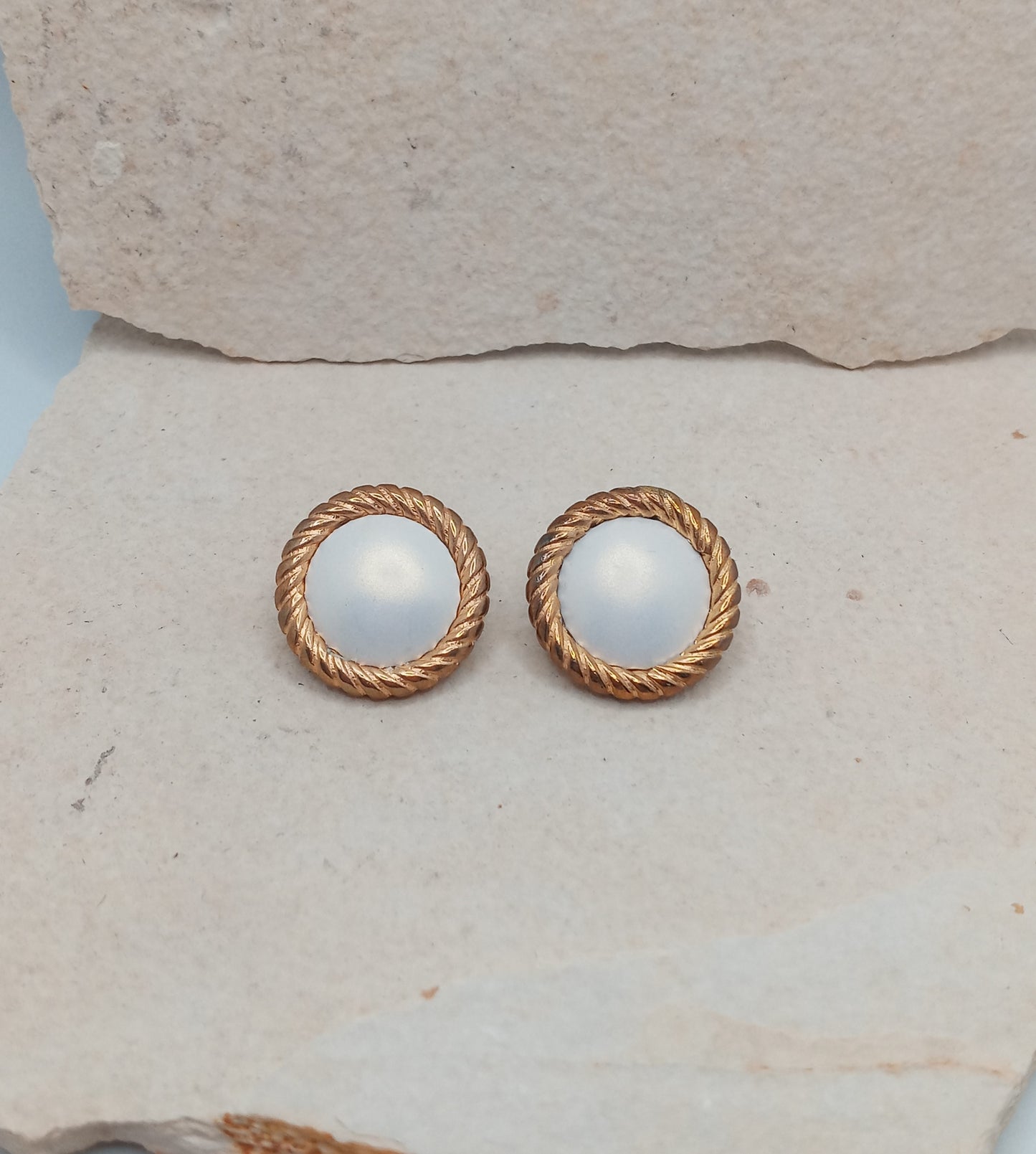 ΔRTISTΔ - Pop of Pearl Earrings-Gold
