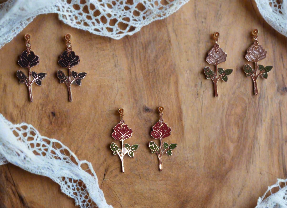 ΔRTISTΔ - Stemmed Roses Earrings