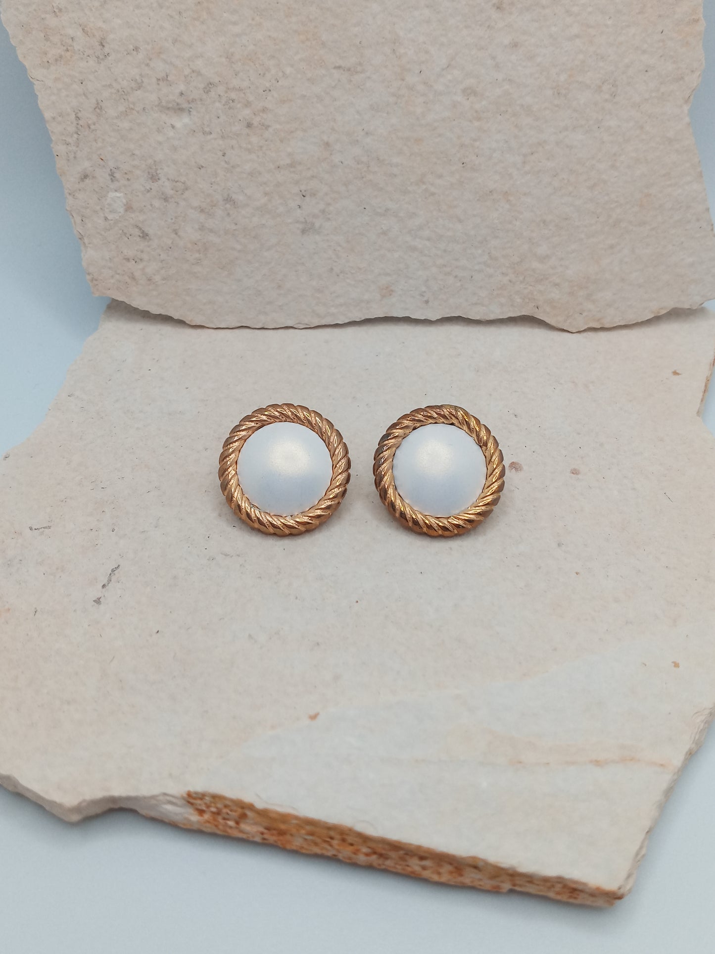 ΔRTISTΔ - Pop of Pearl Earrings-Gold