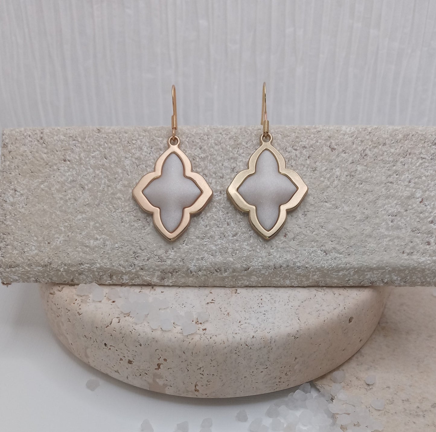 ΔRTISTΔ - Flowers of Hope Earrings