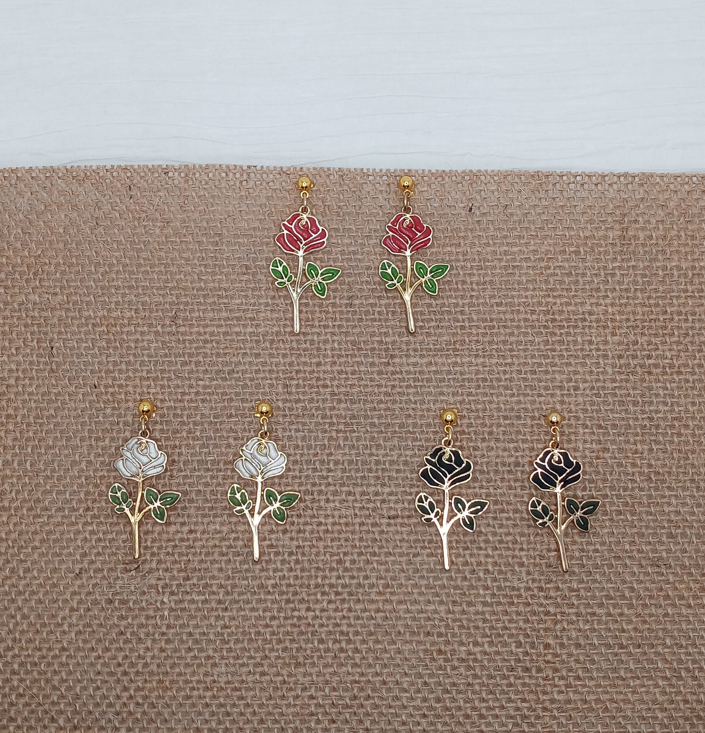 ΔRTISTΔ - Stemmed Roses Earrings