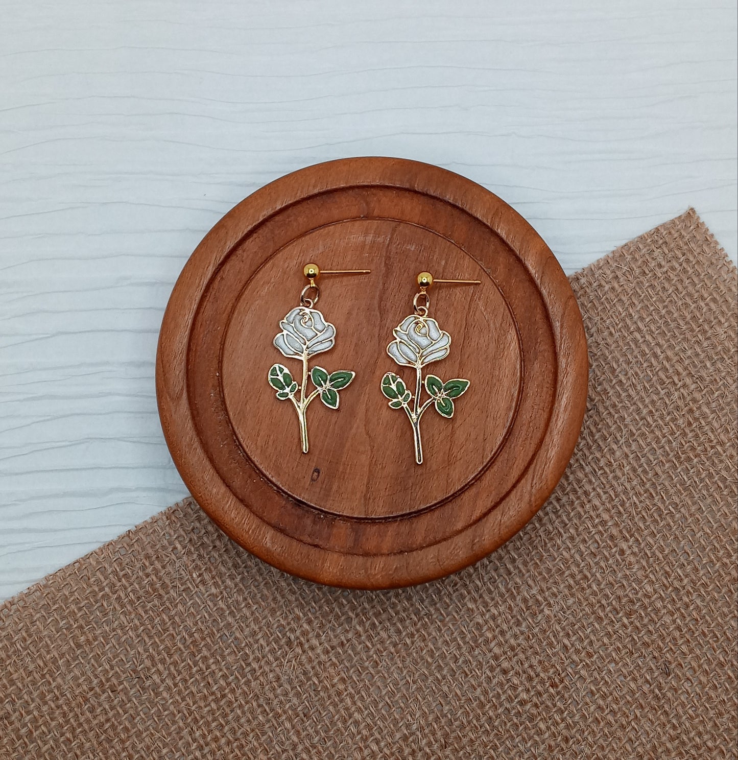 ΔRTISTΔ - Stemmed Roses Earrings