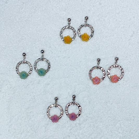*NEW* ΔRTISTΔ - Petite Petals Earrings